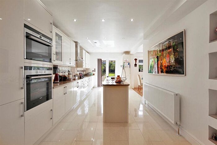 4 Bedroom Semi-Detached House To Rent In Carlton Avenue West, Wembley, HA0