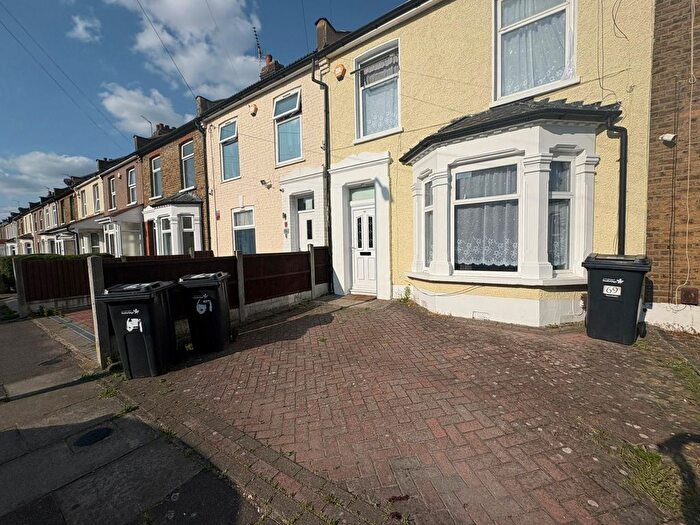 4 Bedroom Terraced House To Rent In Guildford Road, Ilford, IG3