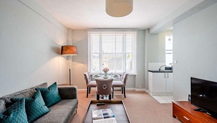 1 Bedroom Flat To Rent In Hill Street, London, W1J