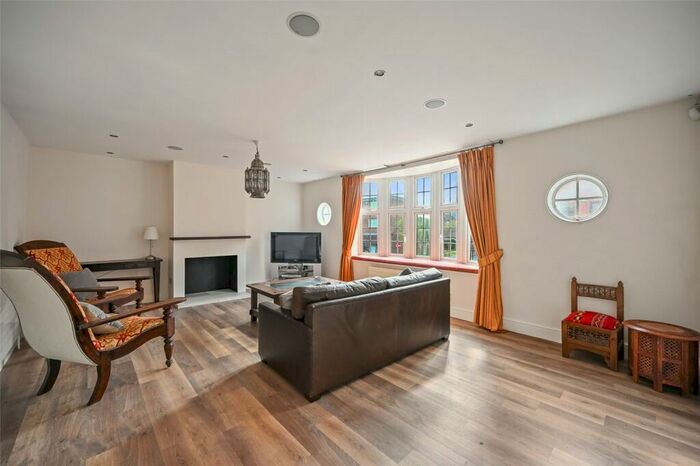 3 Bedroom Apartment To Rent In Marsh Road, Pinner, Middlesex, HA5