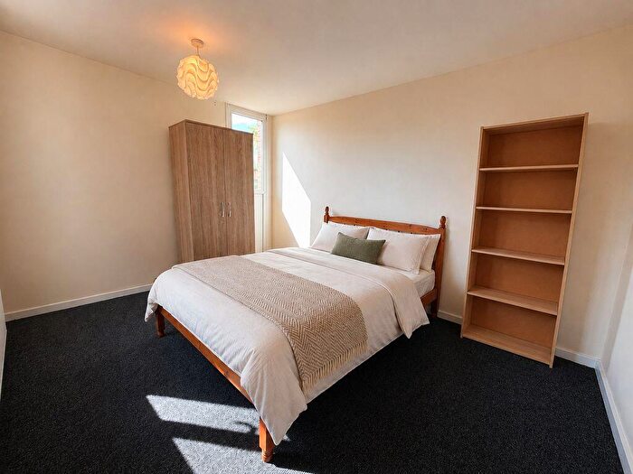 2 Bedroom House To Rent In Park Road, Nottingham, NG7