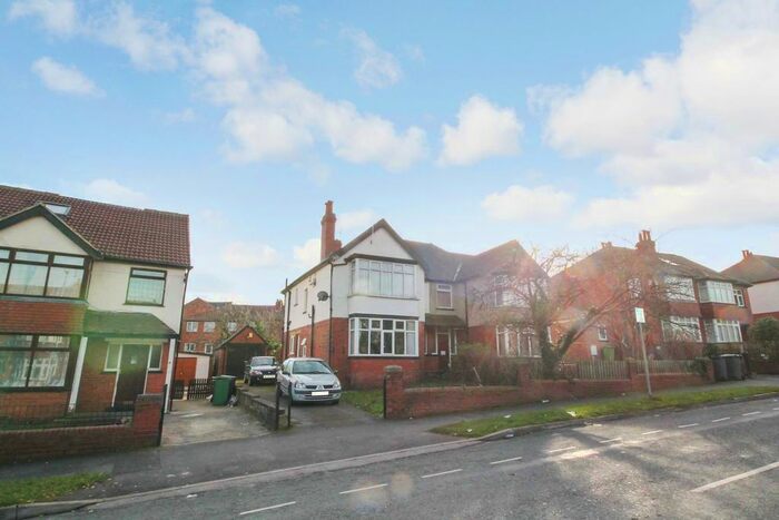 5 Bedroom Semi-Detached House To Rent In St. Annes Road, Headingley, Leeds, LS6