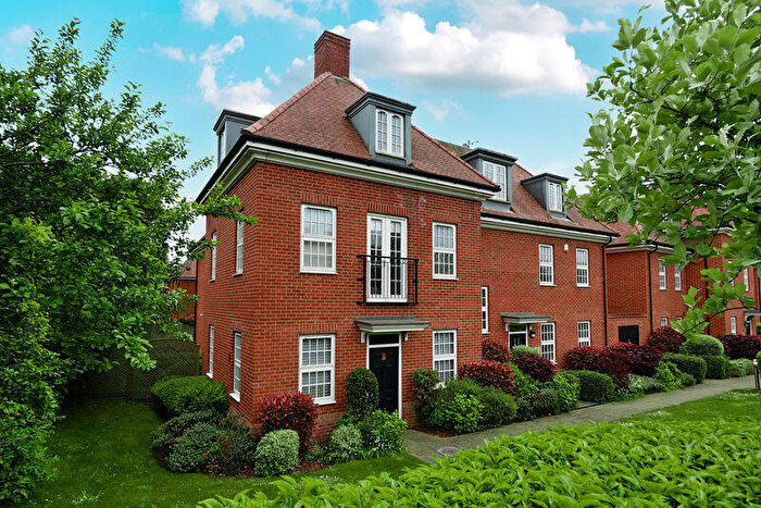 2 Bedroom Flat For Sale In Barnet Road, Barnet, EN5