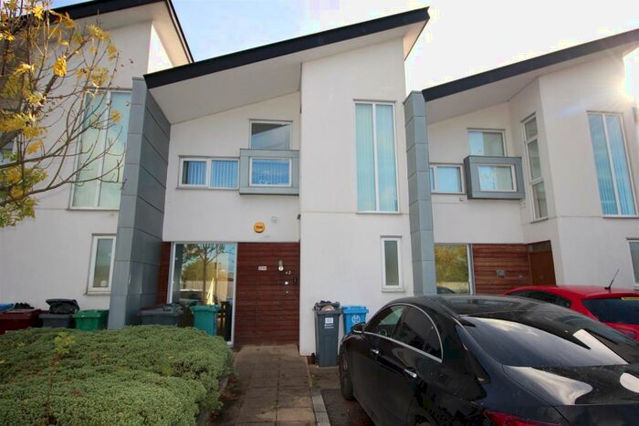 3 Bedroom Town House To Rent In Holly Street, Manchester, M11