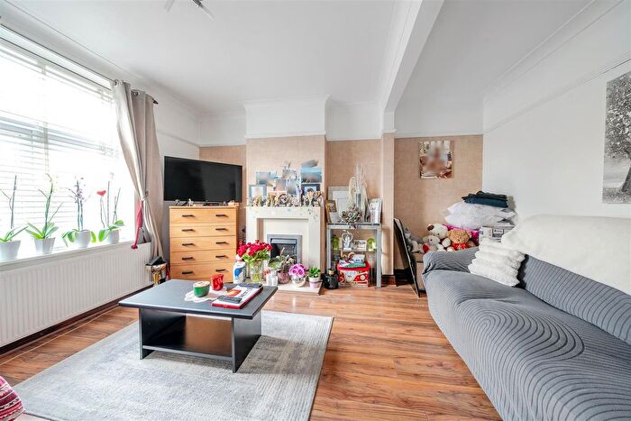 3 Bedroom Terraced House For Sale In Wenlock Road, Edgware, HA8