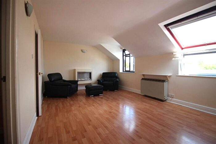 2 Bedroom Flat To Rent In High Street, Bath, BA2