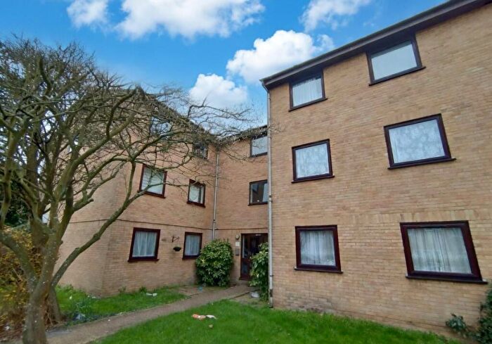 1 Bedroom Flat For Sale In Flat Millhaven Close, Romford, Essex, RM6