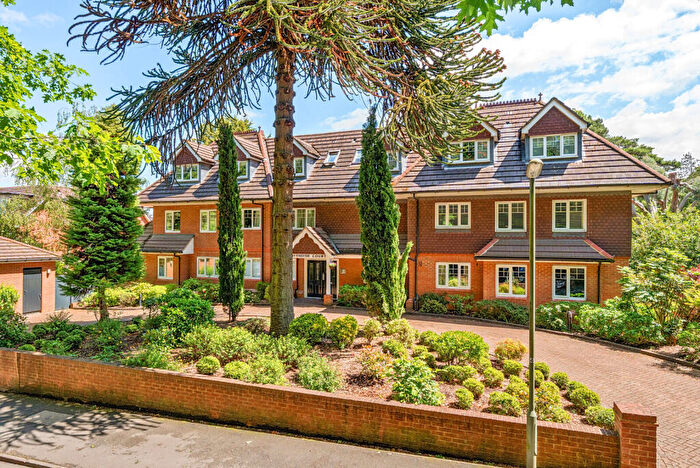 2 Bedroom Flat For Sale In Cavendish Court, Cavendish Road, Weybridge, KT13