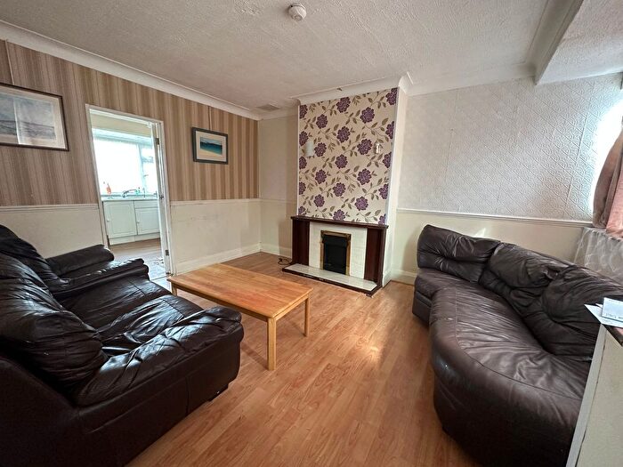 2 Bedroom Semi-Detached House To Rent In Lansbury Drive, Hayes, UB4