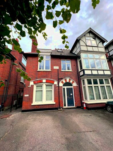 3 Bedroom Flat To Rent In Grosvenor Lodge, High Road, Whetstone, N20