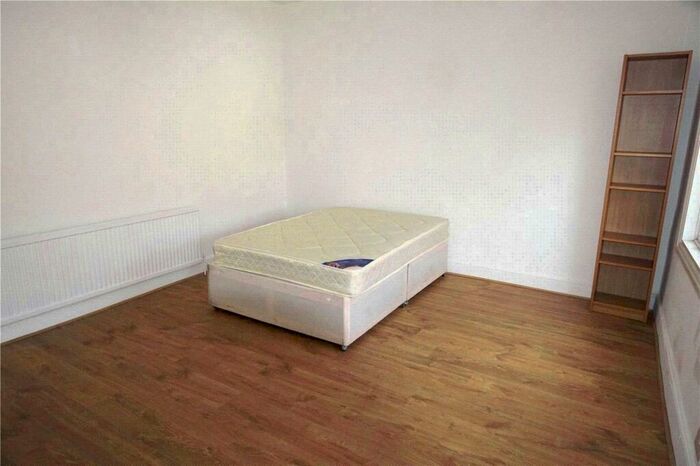 Apartment To Rent In Sussex Way, Holloway, London, N7