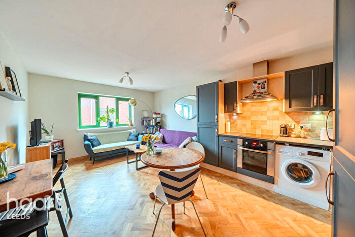 2 Bedroom Apartment For Sale In Admiral Street, Leeds, LS11
