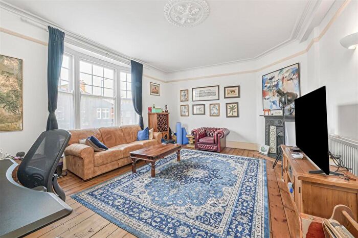 2 Bedroom Flat For Sale In Sheengate Mansions, East Sheen, SW14