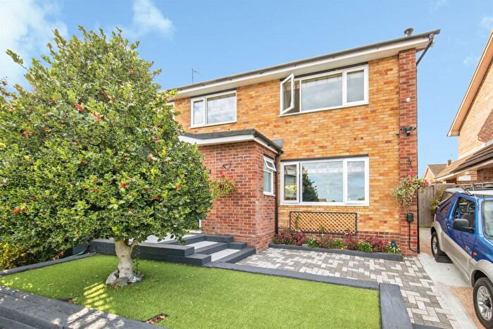 3 Bedroom Semi Detached House For Sale In Booth Avenue, Colchester, CO4