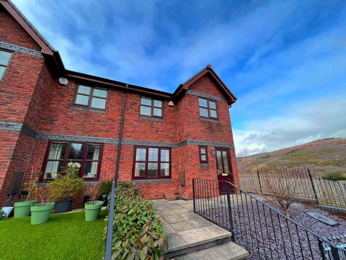 3 Bedroom House To Rent In Llys Gwilym, Ynysybwl, Pontypridd, CF37