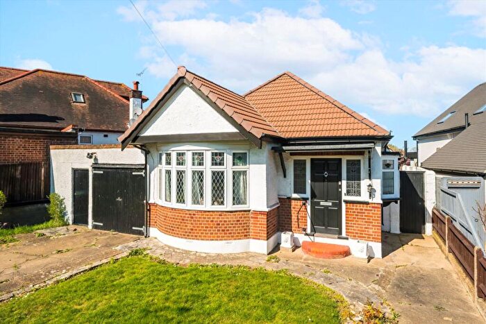 2 Bedroom Bungalow For Sale In Parkside Crescent, Surbiton, KT5