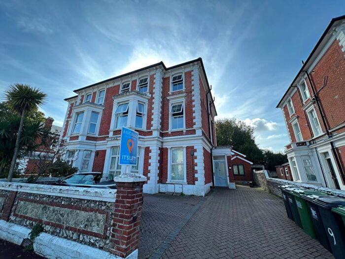 2 Bedroom Flat To Rent In College Road, Eastbourne, BN21