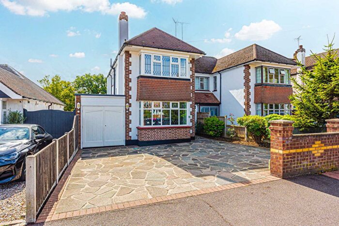 4 Bedroom Semi-Detached House For Sale In Eastwood Road North, Leigh-On-Sea, SS9