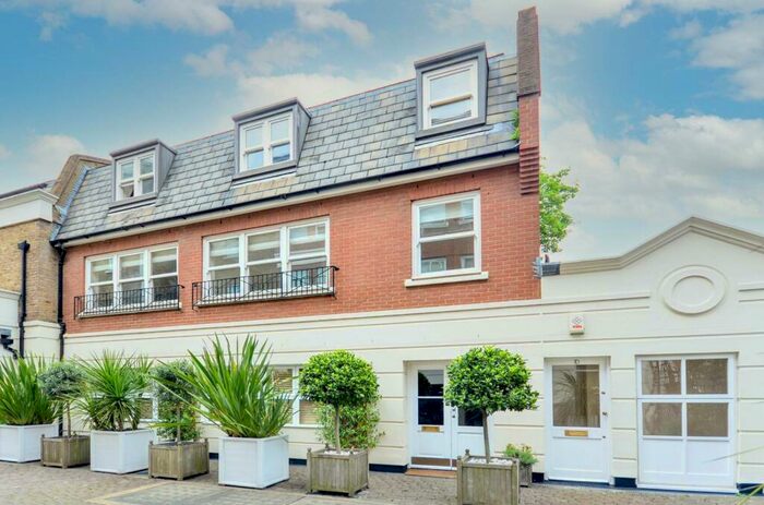 1 Bedroom Flat To Rent In College Place, Chelsea, London, SW10