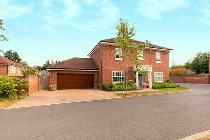 4 Bedroom Detached House To Rent In Grange Walk, Littlewick Green, Maidenhead, Berkshire, SL6