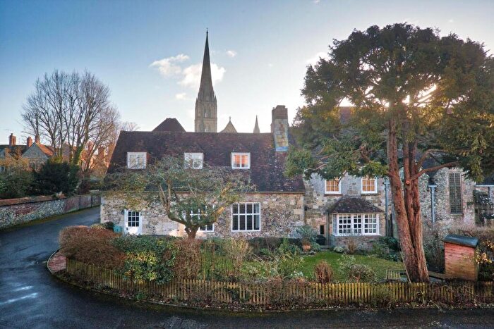 2 Bedroom Flat For Sale In The Close, Salisbury, SP1