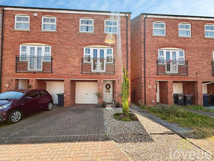 3 Bedroom Semi-Detached House For Sale In Mercury Close, North Hykeham, LN6