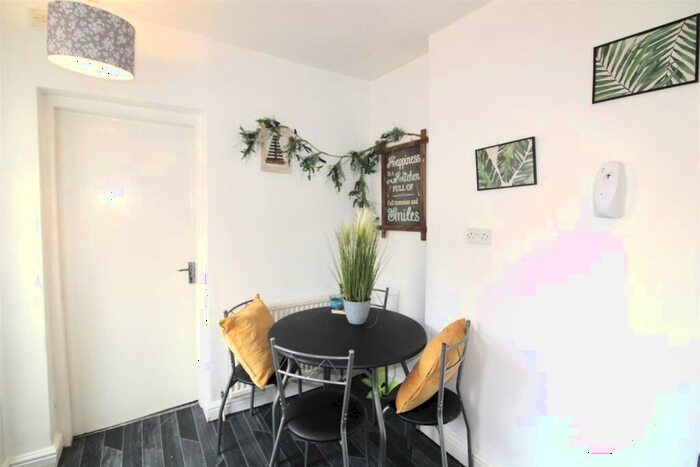 2 Bedroom Flat To Rent In Alfreton Road, Nottingham, NG7