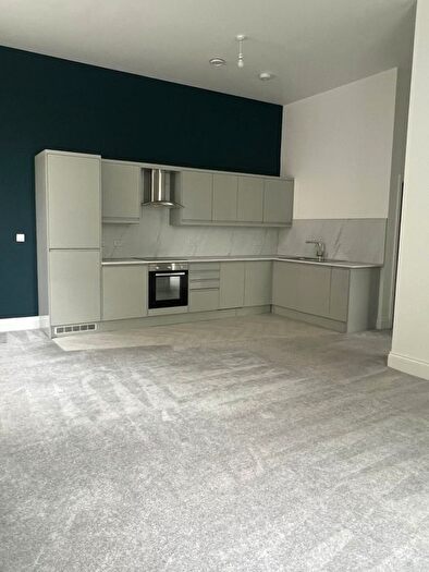 2 Bedroom Flat To Rent In Station Road, Batley, WF17