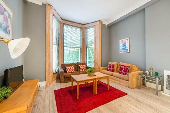 2 Bedroom Flat To Rent In Elsham Road, London, W14