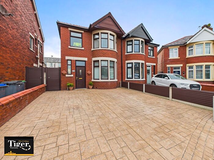3 Bedroom Semi-Detached House For Sale In Dalewood Avenue, Blackpool, FY4