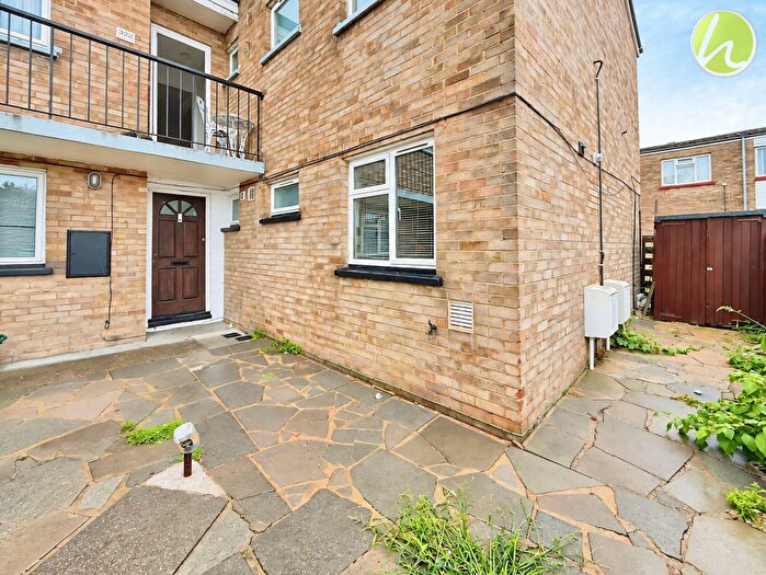 2 Bedroom Flat For Sale In Parkmill Close, Corringham, SS17