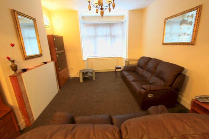 2 Bedroom Flat To Rent In Luxor St, Brixton, SE5