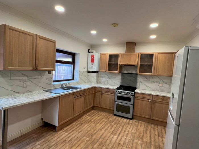 1 Bedroom Flat To Rent In Warley Avenue, Chadwell Heath, RM8