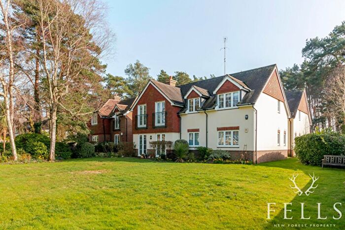 2 Bedroom Apartment For Sale In Lions Lane, Ashley Heath, BH24