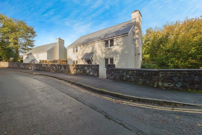 3 Bedroom Detached House For Sale In Old Totnes Road, Buckfastleigh, Devon, TQ11