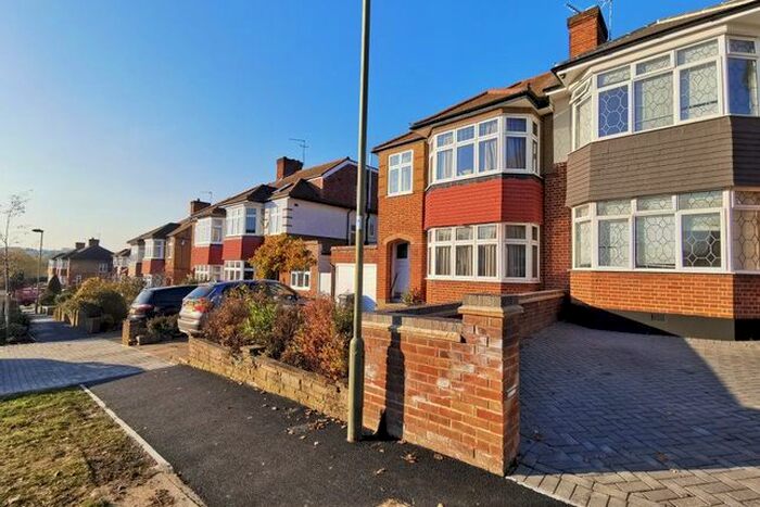 3 Bedroom Property To Rent In Monkfrith Way, London N14