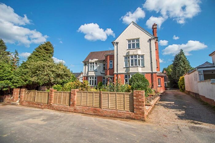 2 Bedroom Flat To Rent In Cricket Green Lane, Hartley Wintney, Hook, RG27