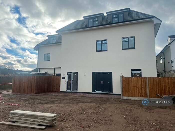 2 Bedroom Flat To Rent In Cobham Road, Leatherhead, KT22