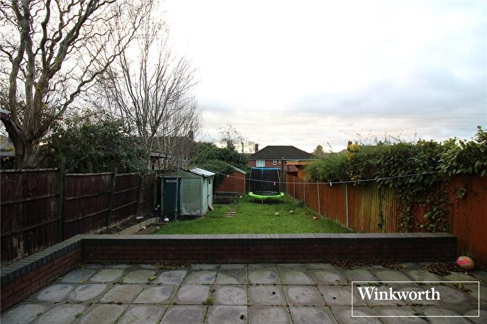 3 Bedroom End Of Terrace House For Sale In Gateshead Road, Borehamwood, Hertfordshire, WD6