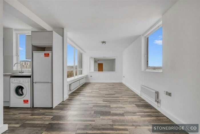 Studio To Rent In Avenue Road, London, N6