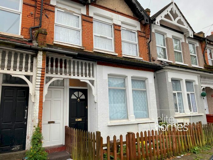 2 Bedroom Flat To Rent In Lichfield Road, London, N9