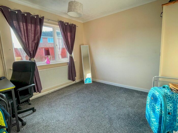 2 Bedroom Detached Bungalow To Rent In The Lings, Armthorpe, Doncaster, DN3