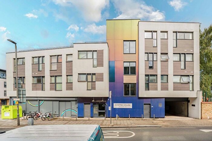 2 Bedroom Flat For Sale In Garratt Lane, London, SW17