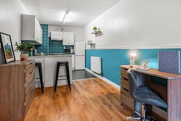 1 Bedroom Flat To Rent In Victoria Terrace, Leeds, LS3