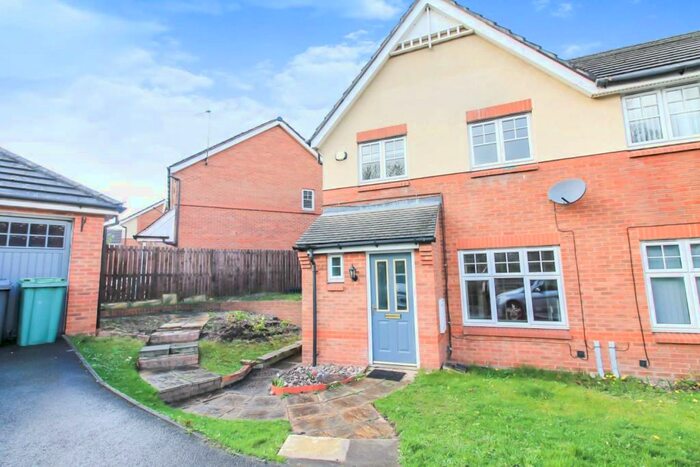 3 Bedroom Semi-Detached House To Rent In Tavistock Park, Leeds, LS12