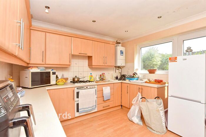 4 Bedroom Link Detached House For Sale In Fallowfield, Sittingbourne, Kent, ME10