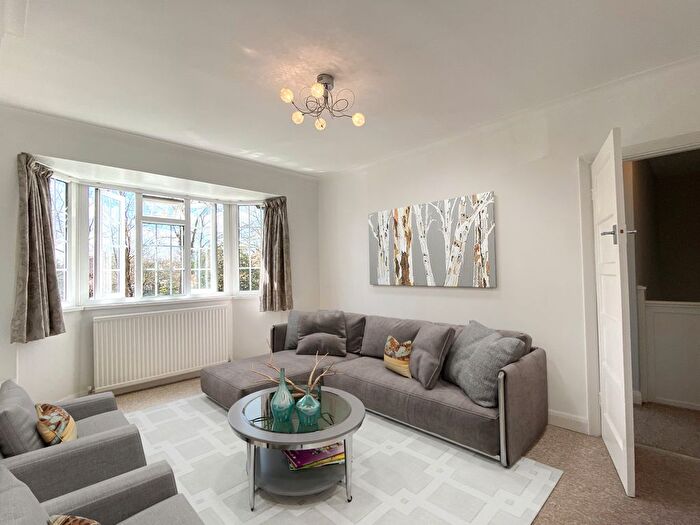 2 Bedroom Maisonette To Rent In Ditton Lawn, Thames Ditton, Surrey, KT7