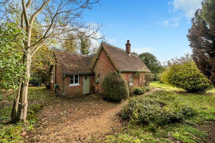 2 Bedroom Detached Bungalow To Rent In Elstead Road, Seale, GU10