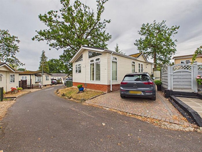 2 Bedroom Park Home For Sale In Garston Park, Tilehurst, Reading, RG31