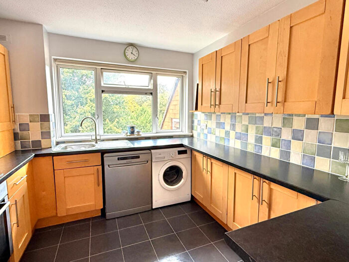 2 Bedroom Flat For Sale In Leatherhead, KT22